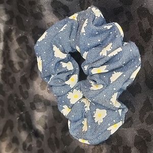 New Claire's Flower Scrunchie Hair Accessory